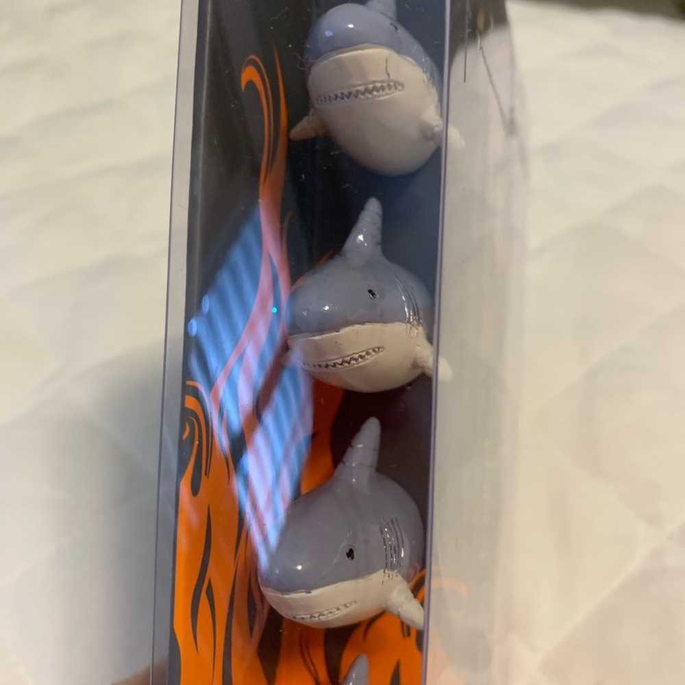 Fun Shark corn holders - Picture 3 of 3